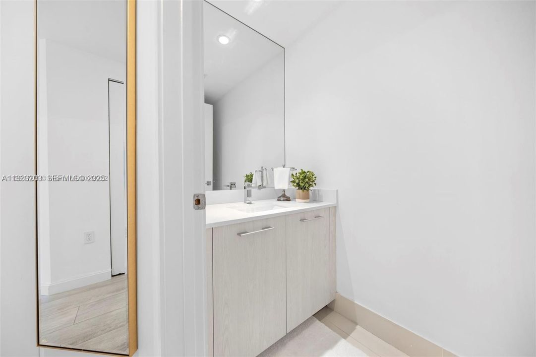 For Rent: $6,200 (2 beds, 2 baths, 1121 Square Feet)