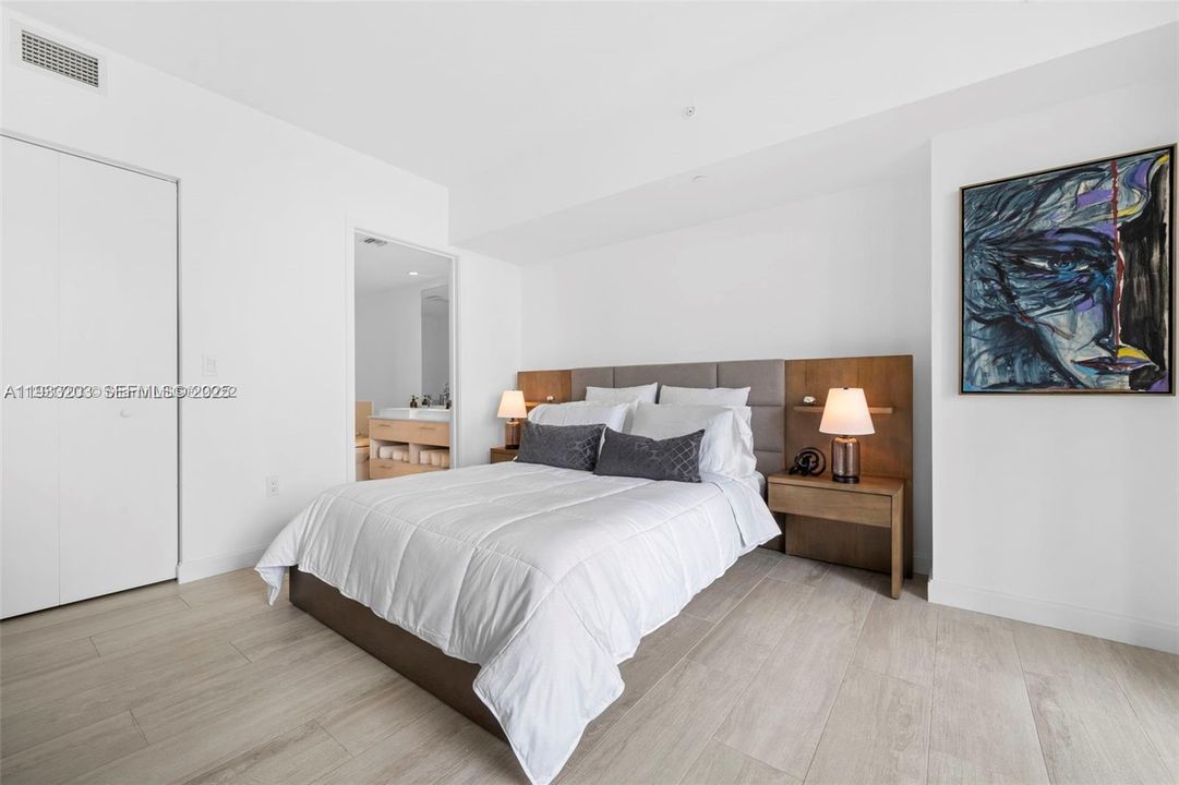 For Rent: $6,200 (2 beds, 2 baths, 1121 Square Feet)