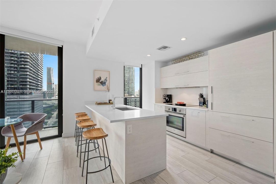 For Rent: $6,200 (2 beds, 2 baths, 1121 Square Feet)