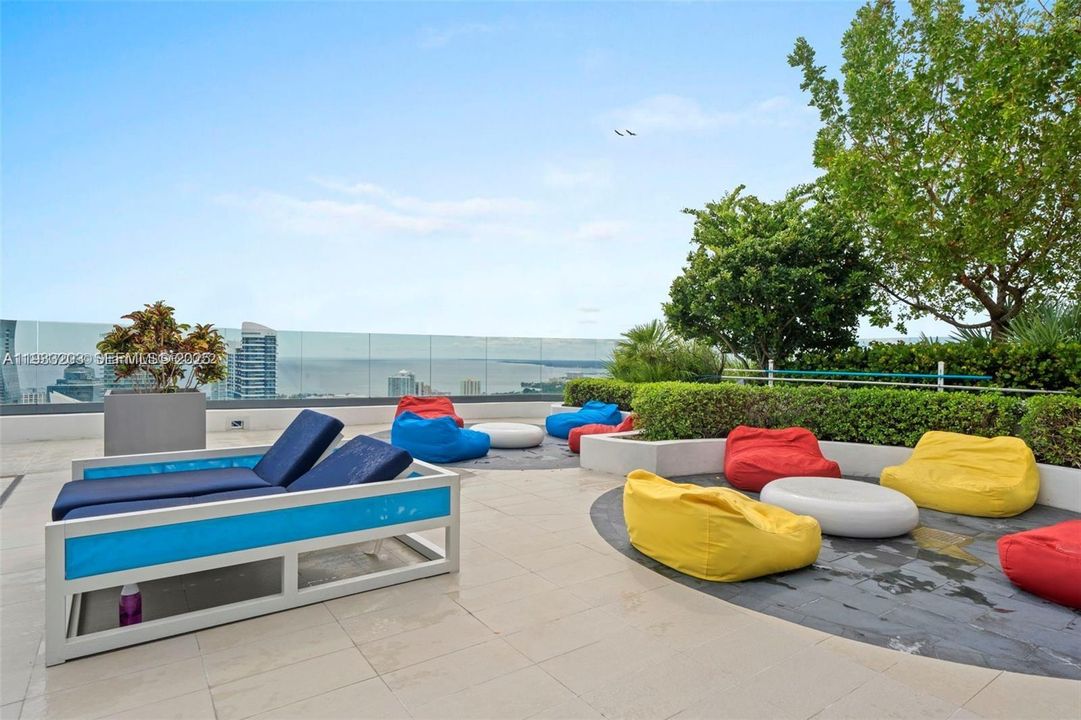 For Rent: $6,200 (2 beds, 2 baths, 1121 Square Feet)