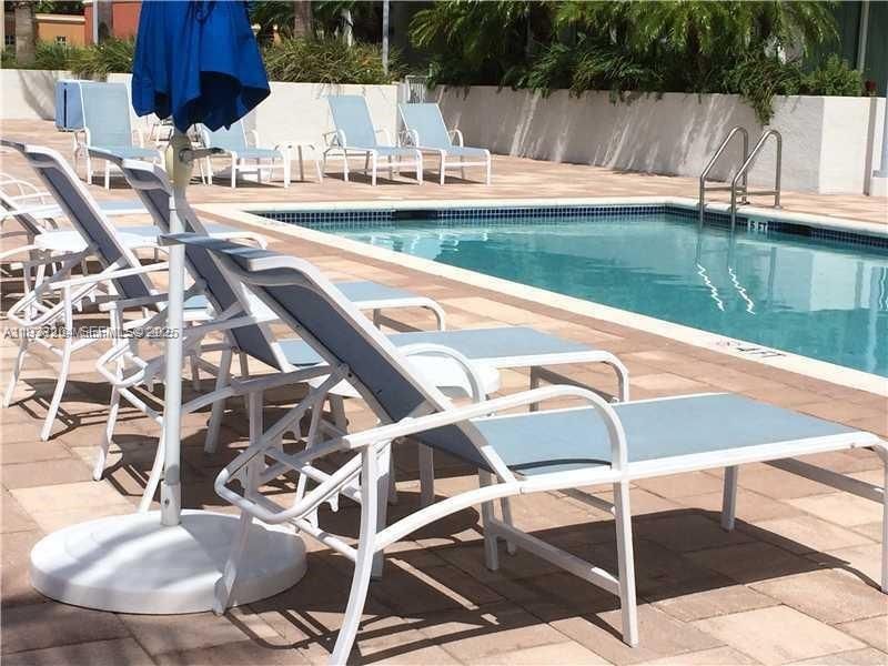 出租: $2,200 (1 贝兹, 1 浴室, 745 平方英尺)