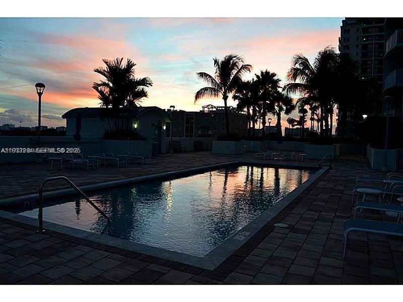 出租: $2,200 (1 贝兹, 1 浴室, 745 平方英尺)