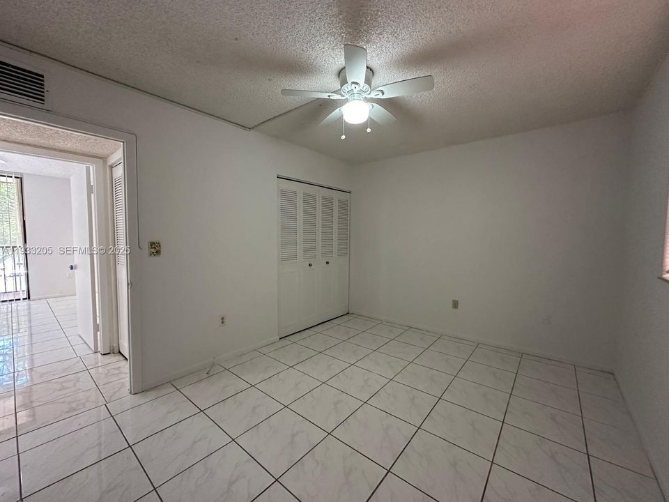 For Sale: $260,000 (2 beds, 2 baths, 965 Square Feet)