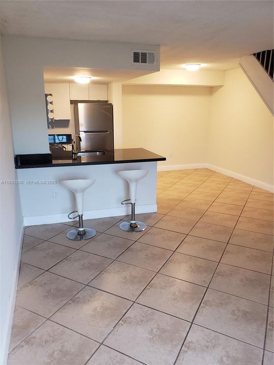 For Rent: $2,400 (2 beds, 2 baths, 859 Square Feet)
