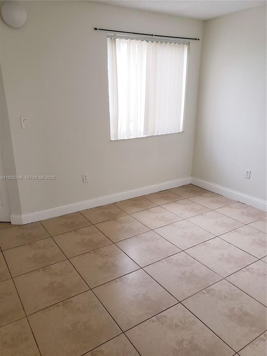 For Rent: $2,400 (2 beds, 2 baths, 859 Square Feet)