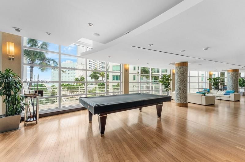 出租: $4,200 (2 贝兹, 2 浴室, 1363 平方英尺)