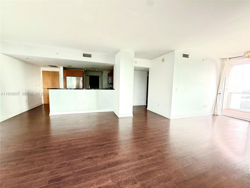 出租: $4,200 (2 贝兹, 2 浴室, 1363 平方英尺)