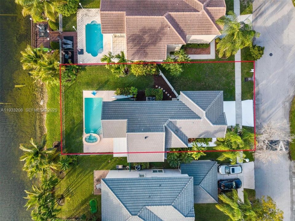 For Sale: $749,000 (5 beds, 2 baths, 2347 Square Feet)