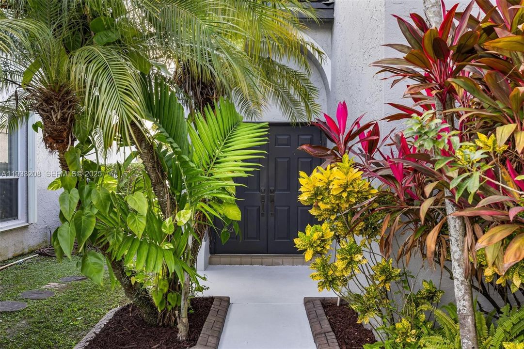 For Sale: $749,000 (5 beds, 2 baths, 2347 Square Feet)