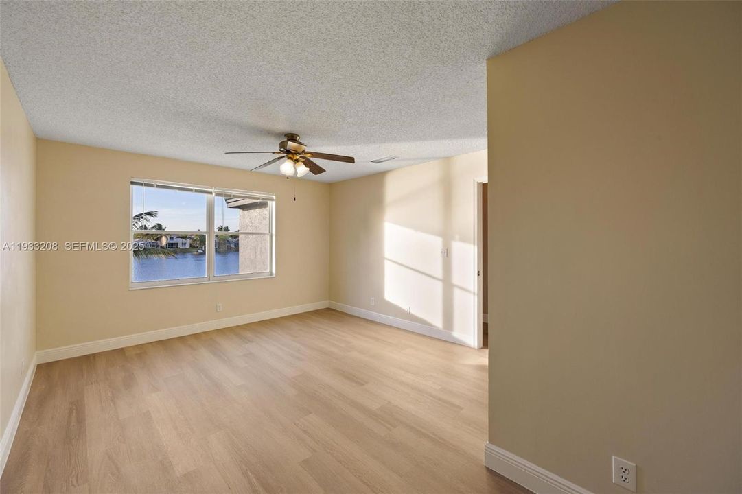 For Sale: $749,000 (5 beds, 2 baths, 2347 Square Feet)