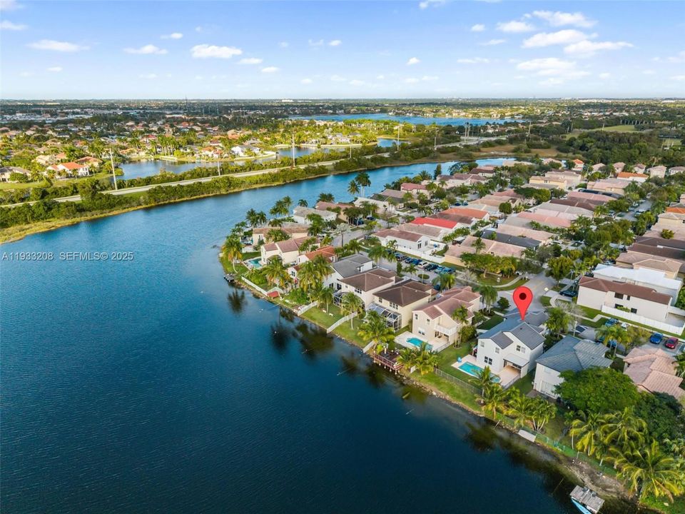 For Sale: $749,000 (5 beds, 2 baths, 2347 Square Feet)