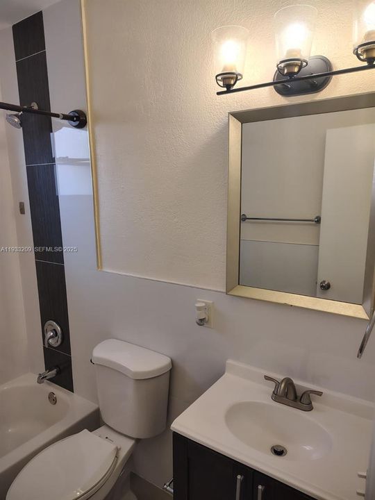 出租: $1,700 (1 贝兹, 1 浴室, 800 平方英尺)