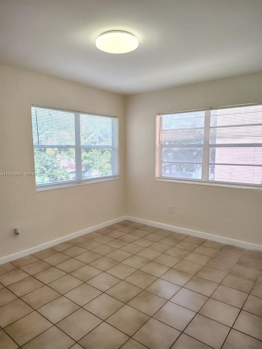 出租: $1,700 (1 贝兹, 1 浴室, 800 平方英尺)