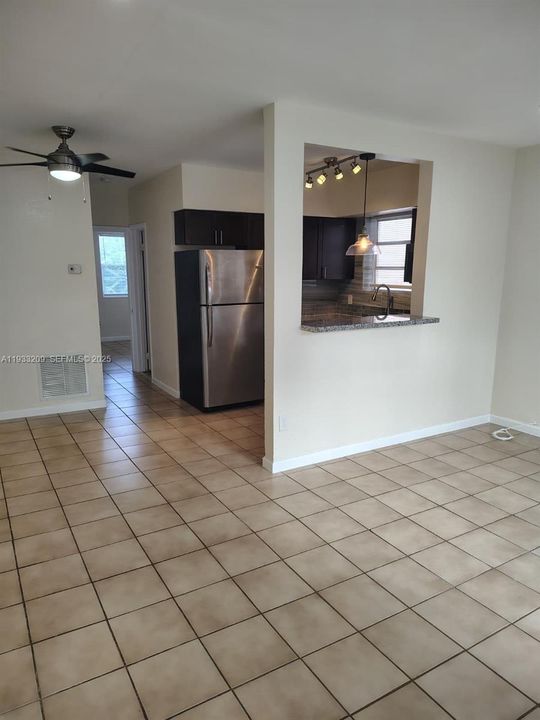 出租: $1,700 (1 贝兹, 1 浴室, 800 平方英尺)