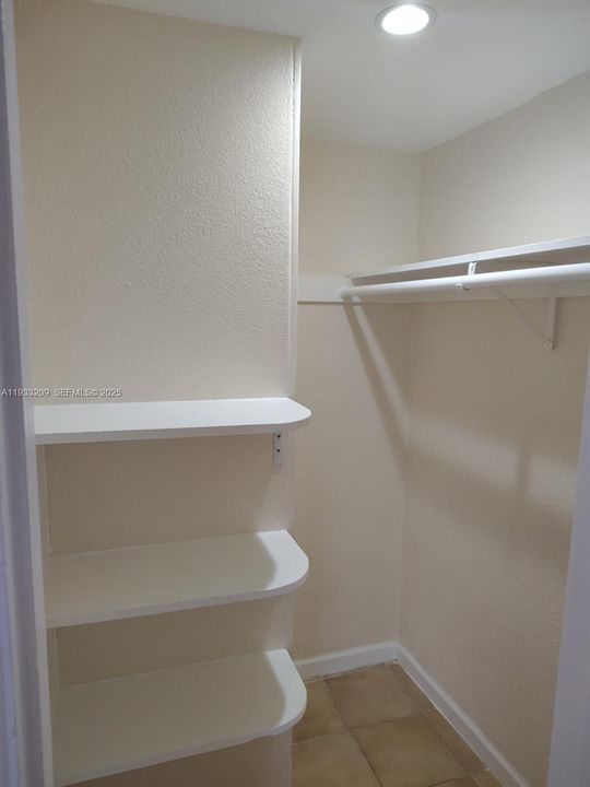 出租: $1,700 (1 贝兹, 1 浴室, 800 平方英尺)