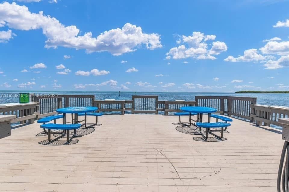 En Venta: $949,000 (3 camas, 3 baños, 1744 Pies cuadrados)