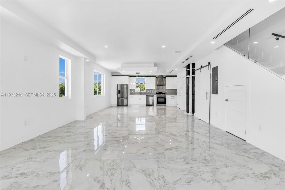 En Venta: $949,000 (3 camas, 3 baños, 1744 Pies cuadrados)