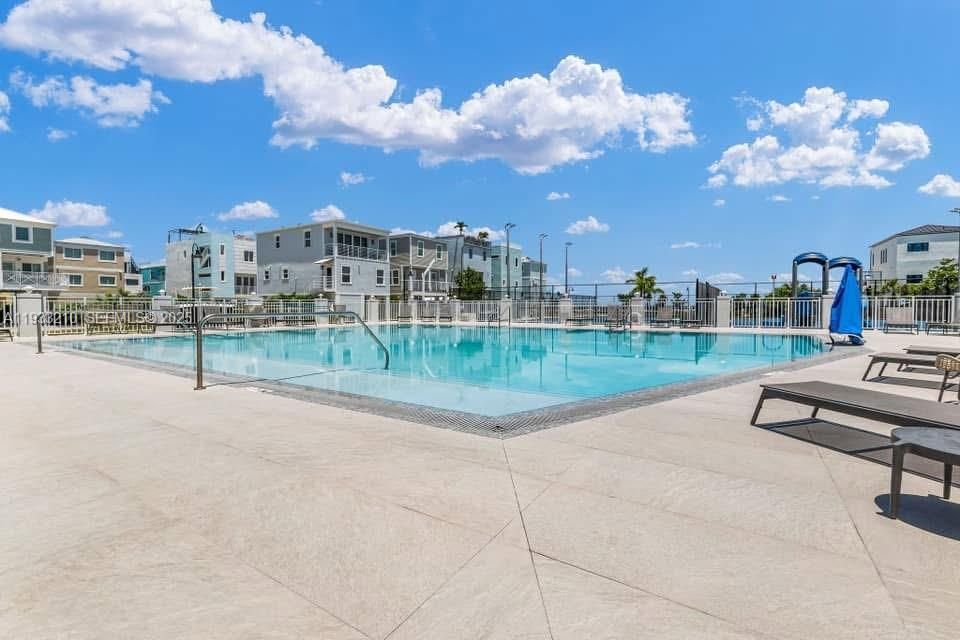 En Venta: $949,000 (3 camas, 3 baños, 1744 Pies cuadrados)