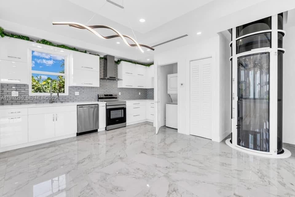 En Venta: $949,000 (3 camas, 3 baños, 1744 Pies cuadrados)