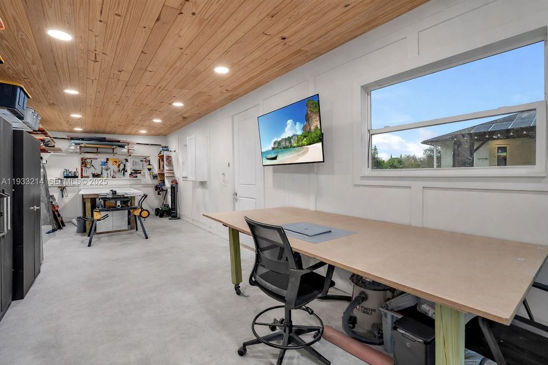 For Sale: $875,000 (4 beds, 2 baths, 2047 Square Feet)