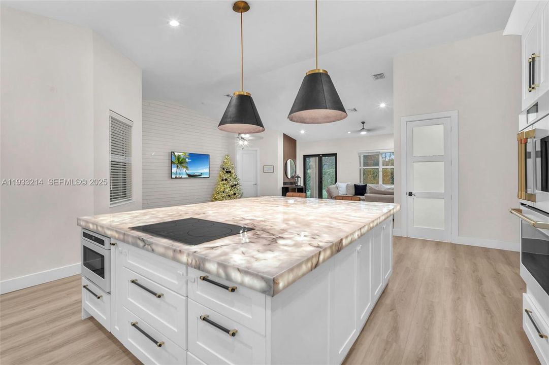 For Sale: $875,000 (4 beds, 2 baths, 2047 Square Feet)