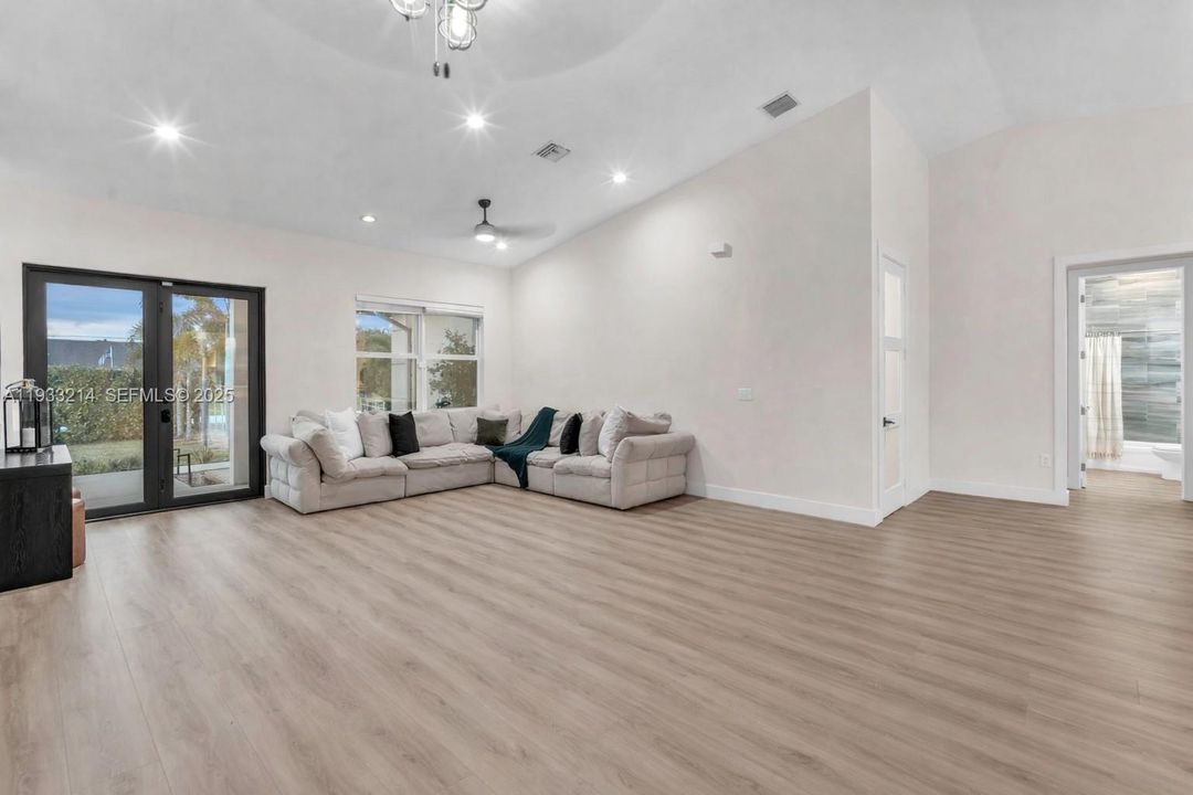 For Sale: $875,000 (4 beds, 2 baths, 2047 Square Feet)