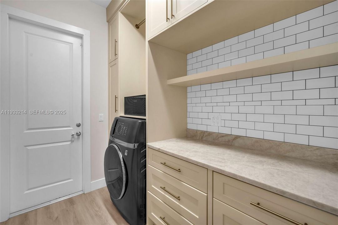 For Sale: $875,000 (4 beds, 2 baths, 2047 Square Feet)