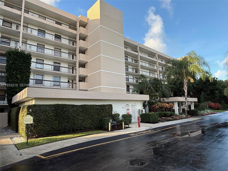 For Rent: $2,500 (2 beds, 2 baths, 1339 Square Feet)