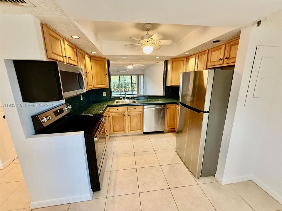 For Rent: $2,500 (2 beds, 2 baths, 1339 Square Feet)