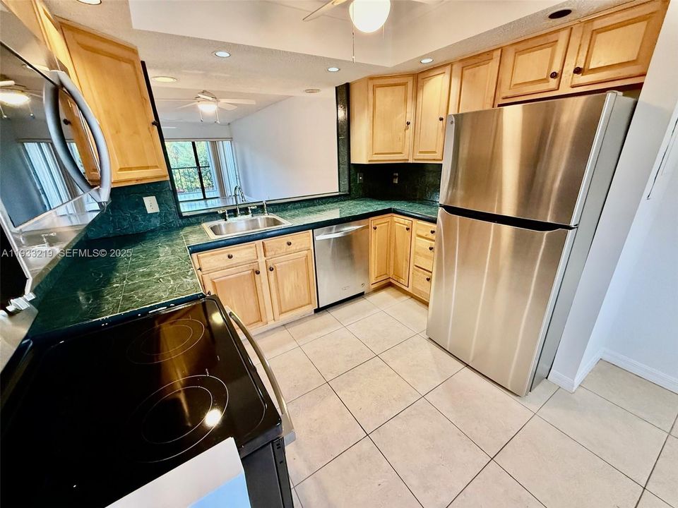 For Rent: $2,500 (2 beds, 2 baths, 1339 Square Feet)