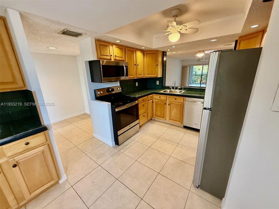 For Rent: $2,500 (2 beds, 2 baths, 1339 Square Feet)