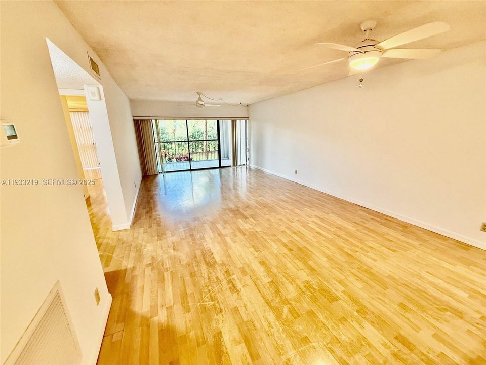 For Rent: $2,500 (2 beds, 2 baths, 1339 Square Feet)