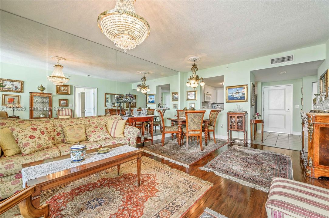 出租: $2,800 (1 贝兹, 1 浴室, 814 平方英尺)