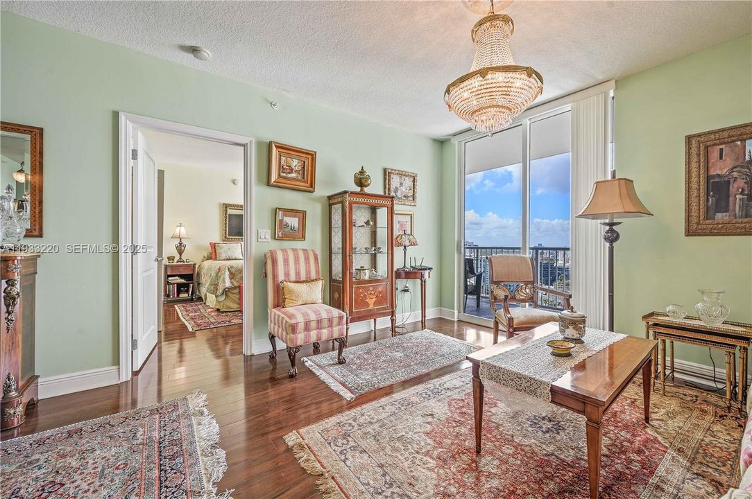 出租: $2,800 (1 贝兹, 1 浴室, 814 平方英尺)