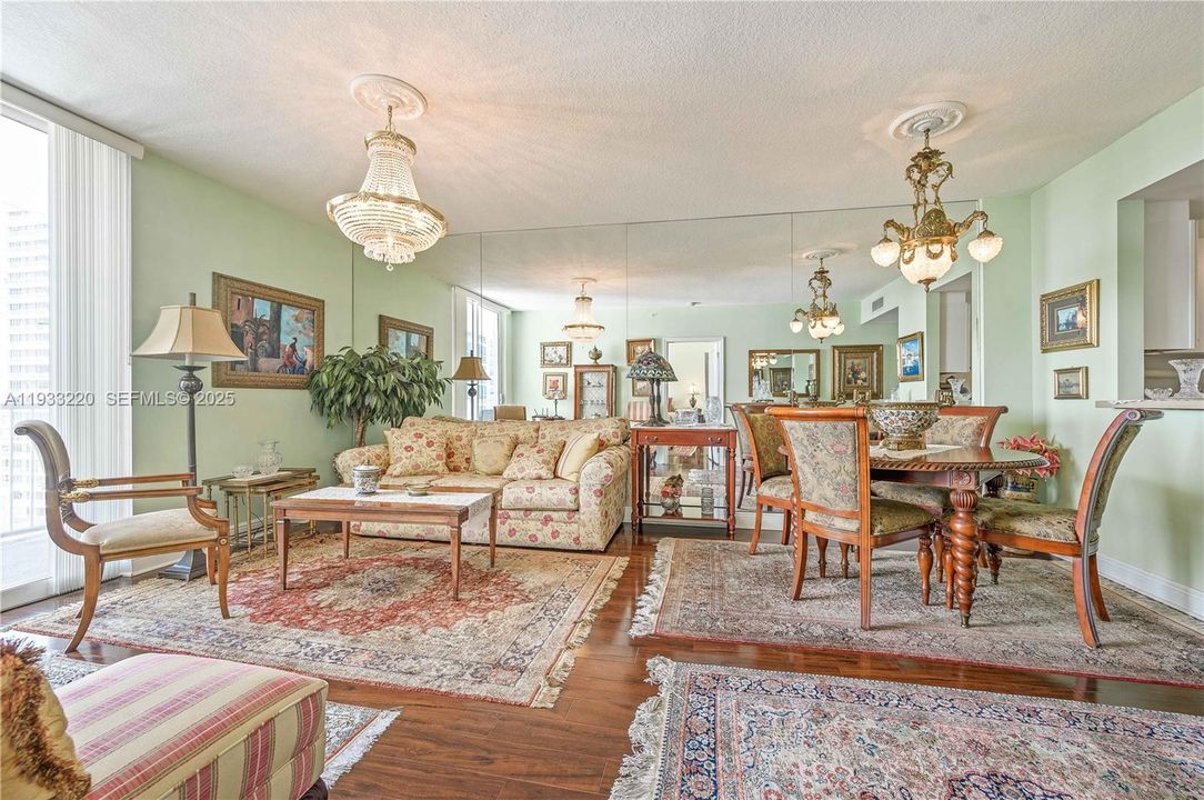 出租: $2,800 (1 贝兹, 1 浴室, 814 平方英尺)