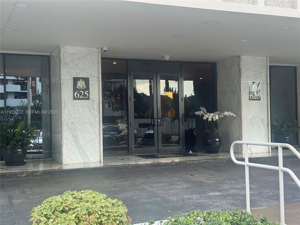 На продажу: $599,000 (2 спален, 2 ванн, 1093 Квадратных фут)