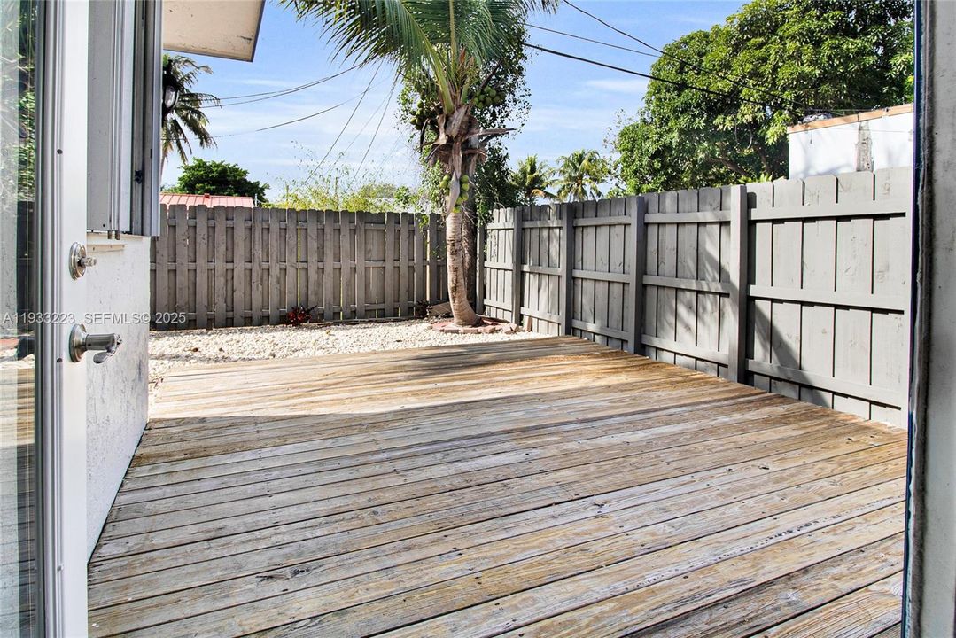 For Rent: $2,700 (2 beds, 1 baths, 2787 Square Feet)