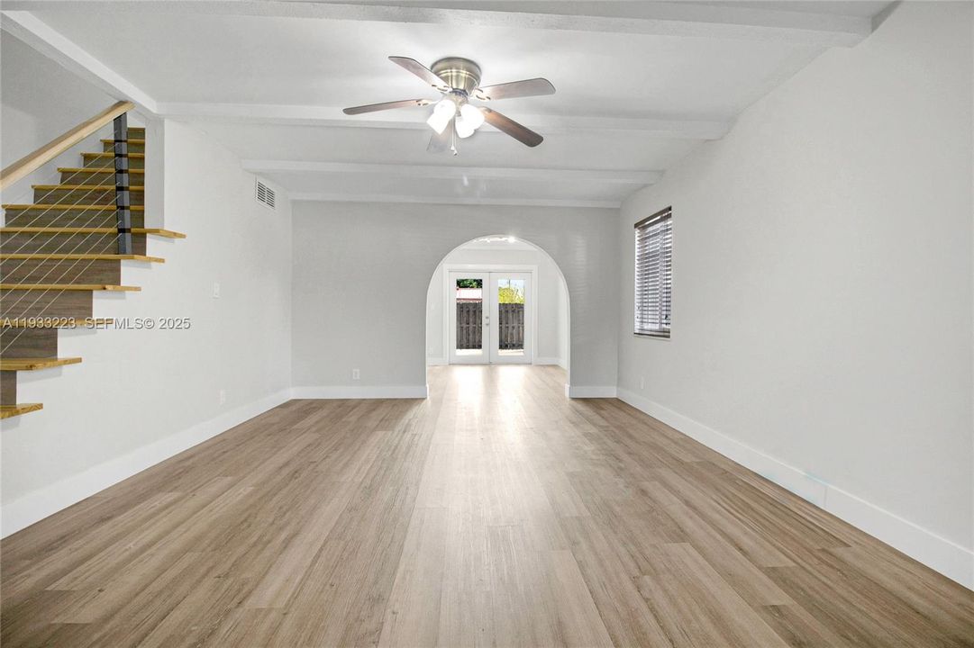 For Rent: $2,700 (2 beds, 1 baths, 2787 Square Feet)