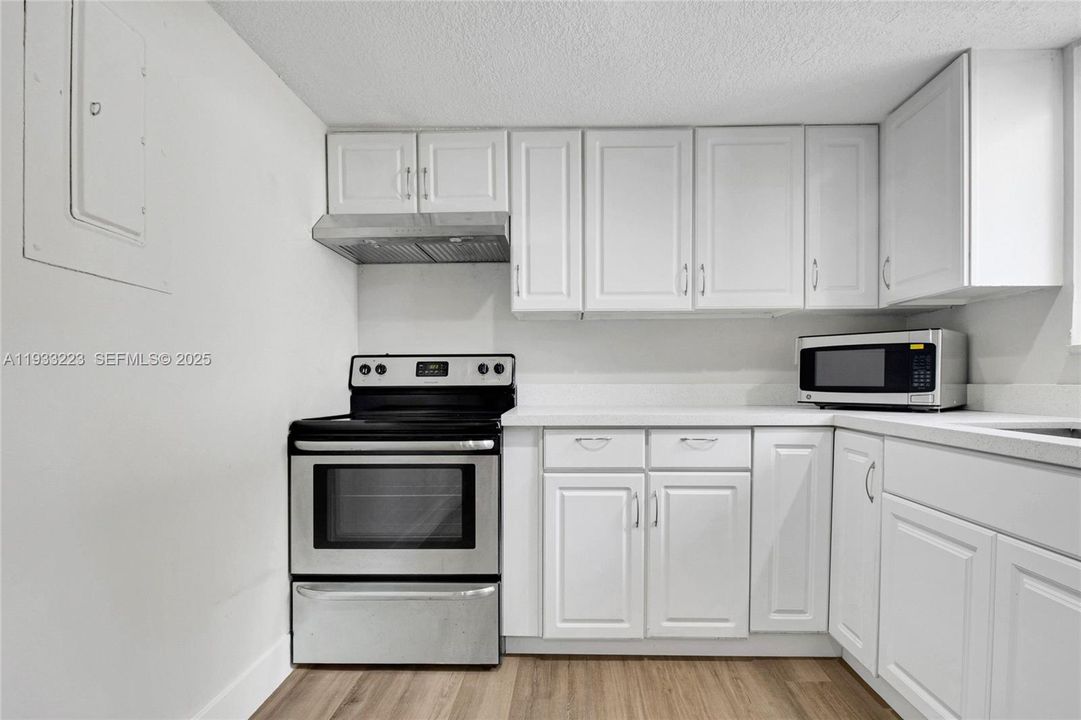 For Rent: $2,700 (2 beds, 1 baths, 2787 Square Feet)