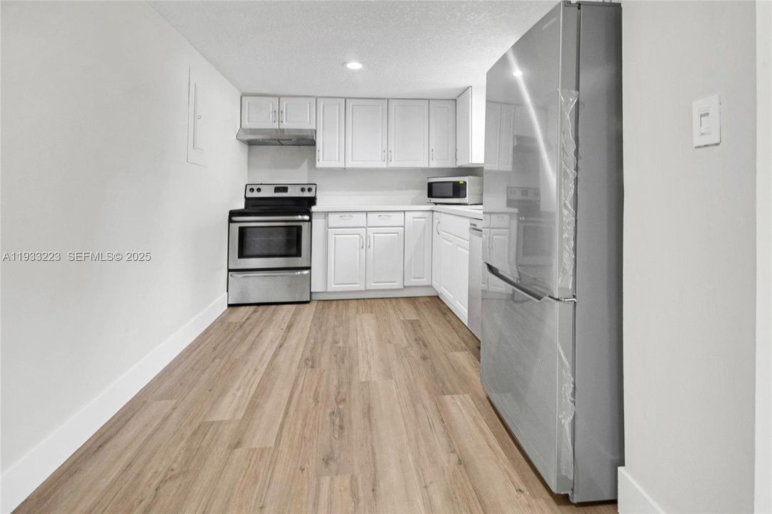 For Rent: $2,700 (2 beds, 1 baths, 2787 Square Feet)