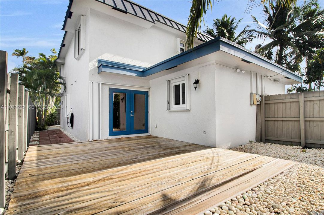 For Rent: $2,700 (2 beds, 1 baths, 2787 Square Feet)