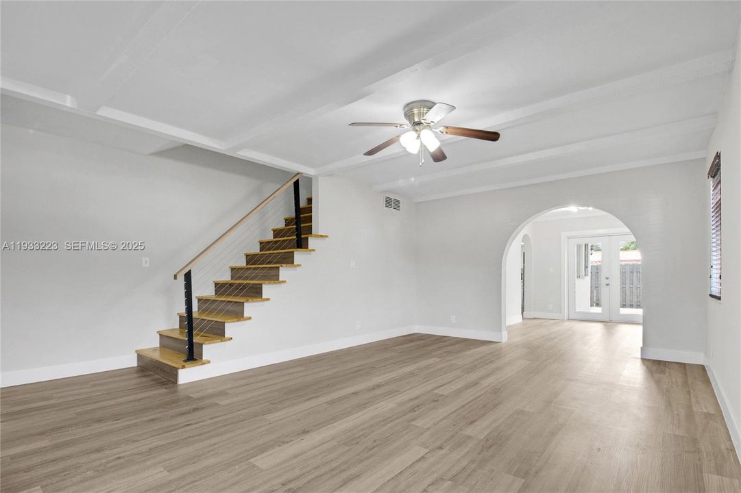 For Rent: $2,700 (2 beds, 1 baths, 2787 Square Feet)