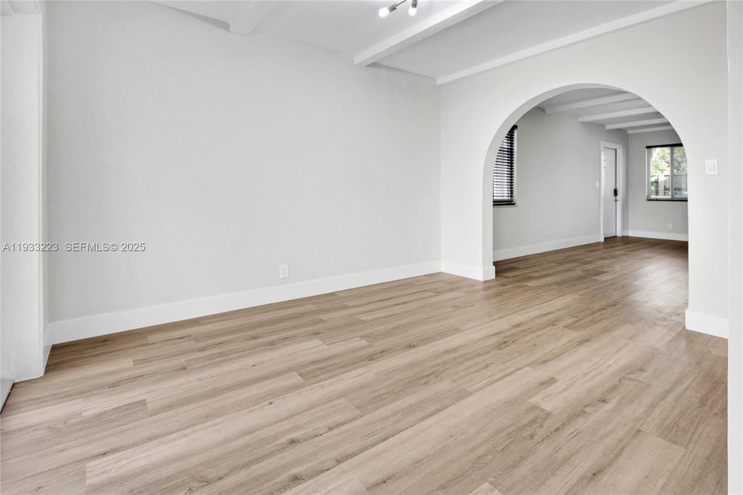 For Rent: $2,700 (2 beds, 1 baths, 2787 Square Feet)