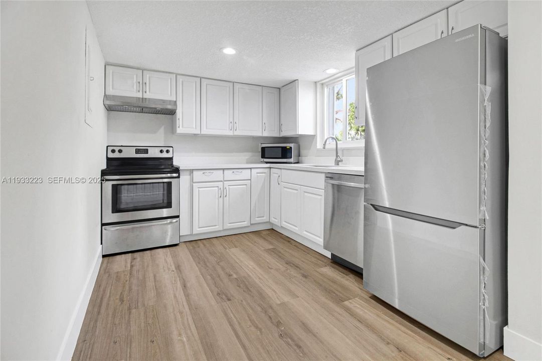 For Rent: $2,700 (2 beds, 1 baths, 2787 Square Feet)