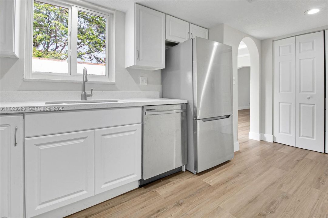 For Rent: $2,700 (2 beds, 1 baths, 2787 Square Feet)