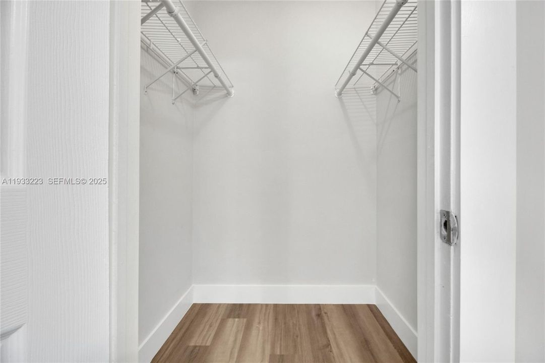 For Rent: $2,700 (2 beds, 1 baths, 2787 Square Feet)