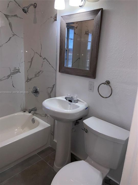 For Rent: $2,100 (2 beds, 1 baths, 725 Square Feet)