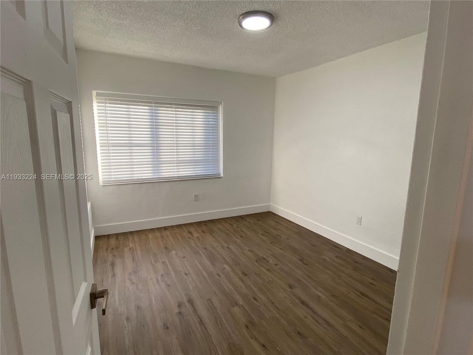 For Rent: $2,100 (2 beds, 1 baths, 725 Square Feet)