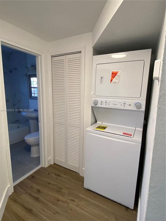 For Rent: $2,100 (2 beds, 1 baths, 725 Square Feet)