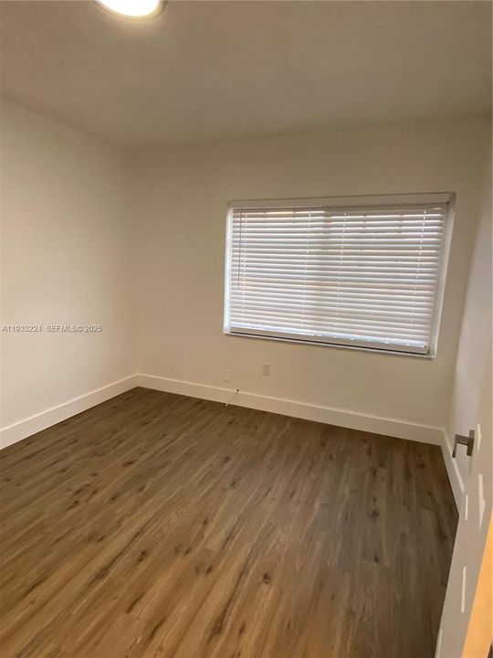 For Rent: $2,100 (2 beds, 1 baths, 725 Square Feet)